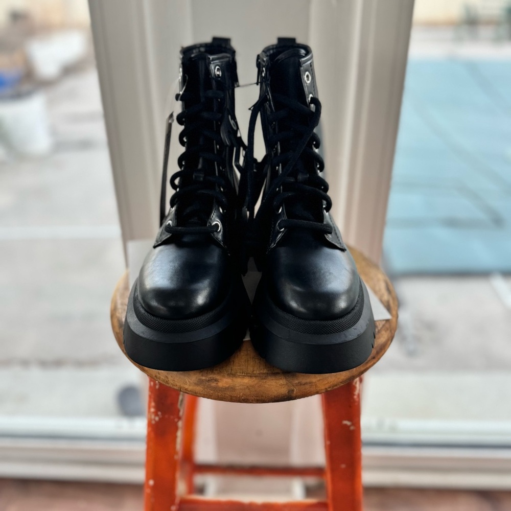 No Boundaries Women's Size 6 Black Lug Sole Combat Boots Side Zip Memory Foam - Picture 2 of 9